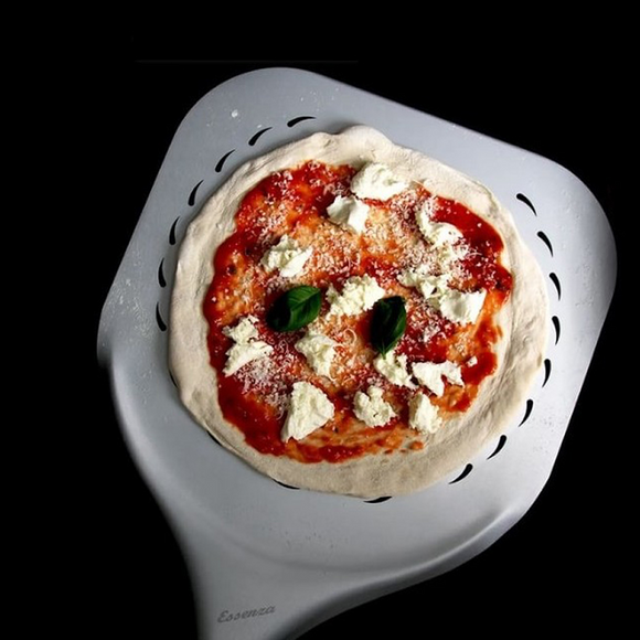 Essenza Aluminum Perforated Pizza Peel 34 cm